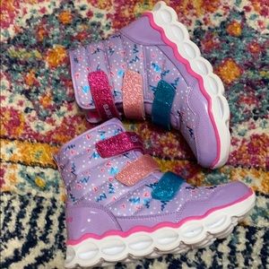 Sketchers Lights fun boots! 🌈